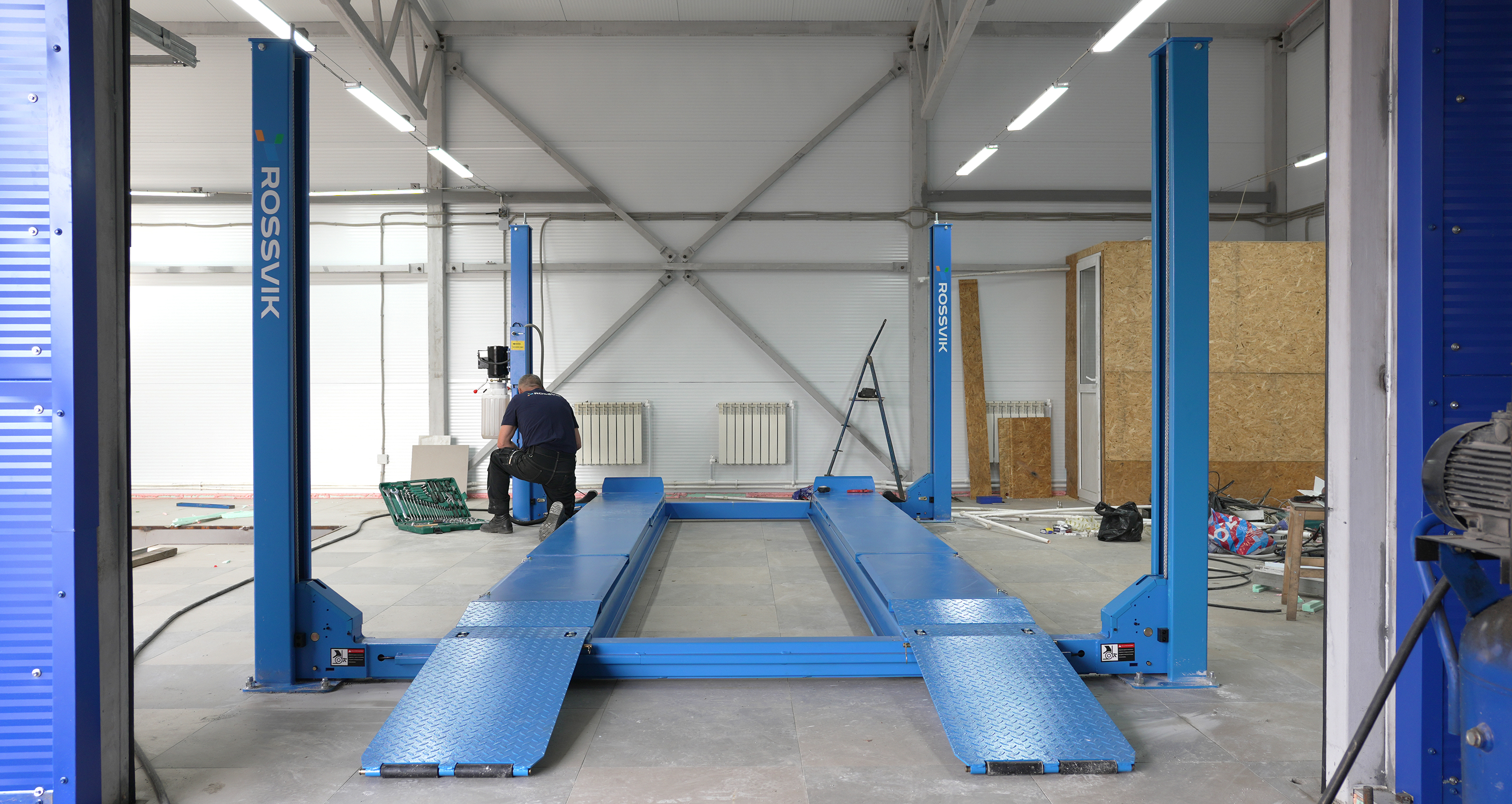 Фундамент под автоподъемник: почему «на глаз» — это путь к катастрофе