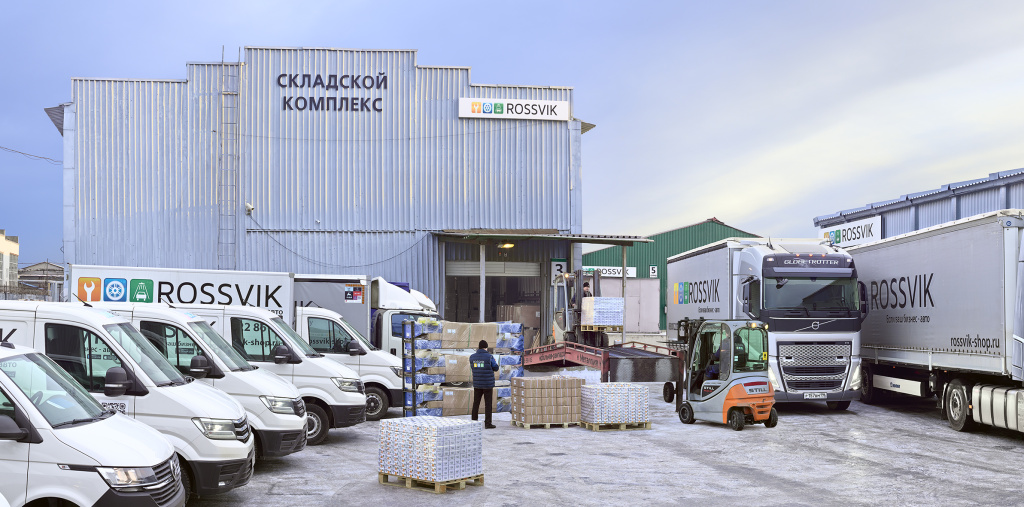 L_080775_Россвик с погрузчиками_1x3_30 см.jpg